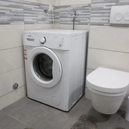 Serious Job - One Bedroom With Shared Terrace *
