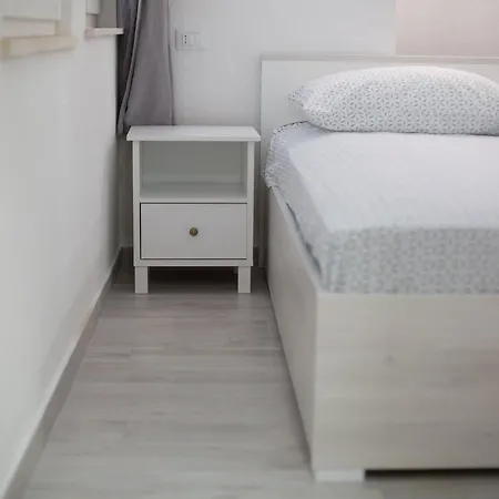 Lägenhet Serious Job - One Bedroom With Shared Terrace