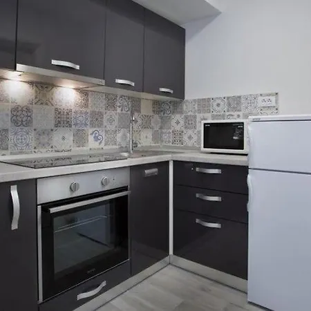 Apartment Serious Job - One Bedroom With Patio *