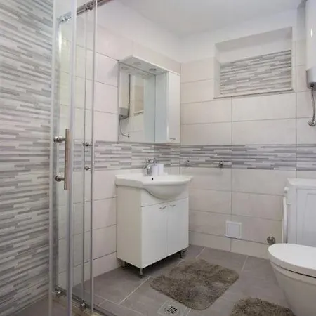 Serious Job - One Bedroom With Shared Terrace Lägenhet