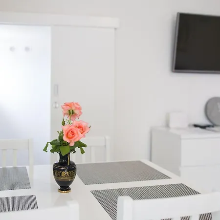 Lägenhet Serious Job - One Bedroom With Shared Terrace *