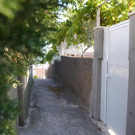 Serious Job - One Bedroom With Patio *