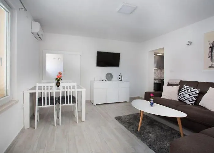 Διαμέρισμα Serious Job - One Bedroom With Shared Terrace Ve I *