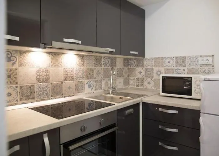 Serious Job - One Bedroom With Shared Terrace Ve I *