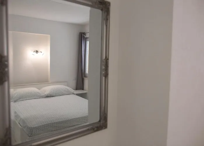 Serious Job - One Bedroom With Shared Terrace Ve I