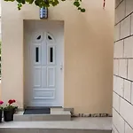Serious Job - One Bedroom With Shared Terrace Ve I *
