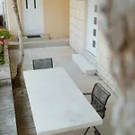Serious Job - One Bedroom With Shared Terrace Ve I