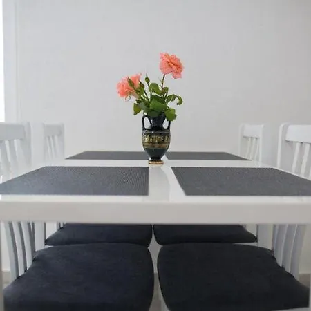 Serious Job - One Bedroom With Shared Terrace Ve I * Ragusa