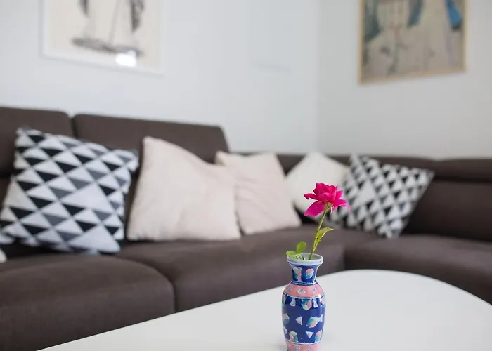 Serious Job - One Bedroom With Shared Terrace Ve I *