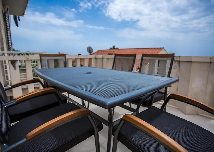 Serious Job - One Bedroom With Shared Terrace Ve I דירה *